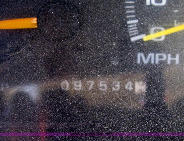 image for item H4338 1999 Chevrolet 3500 utility truck