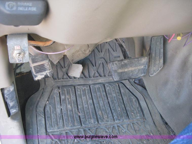 image for item H4338 1999 Chevrolet 3500 utility truck