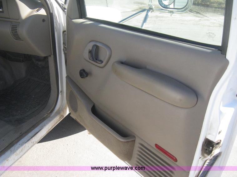 image for item H4338 1999 Chevrolet 3500 utility truck