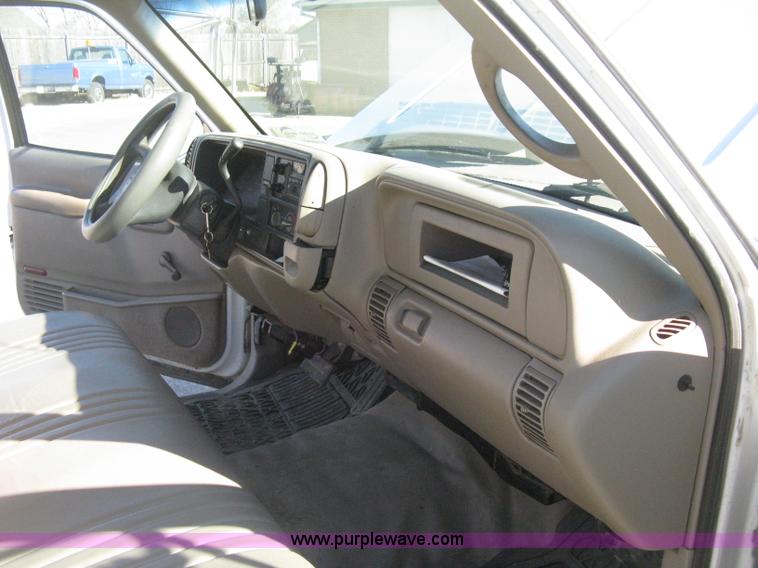 image for item H4338 1999 Chevrolet 3500 utility truck