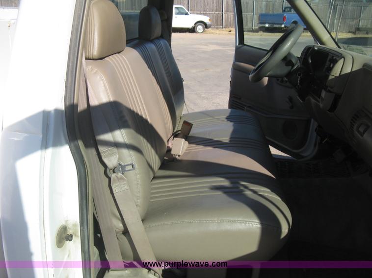 image for item H4338 1999 Chevrolet 3500 utility truck