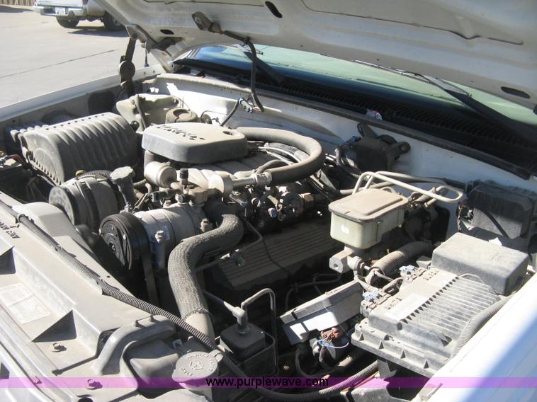 image for item H4338 1999 Chevrolet 3500 utility truck