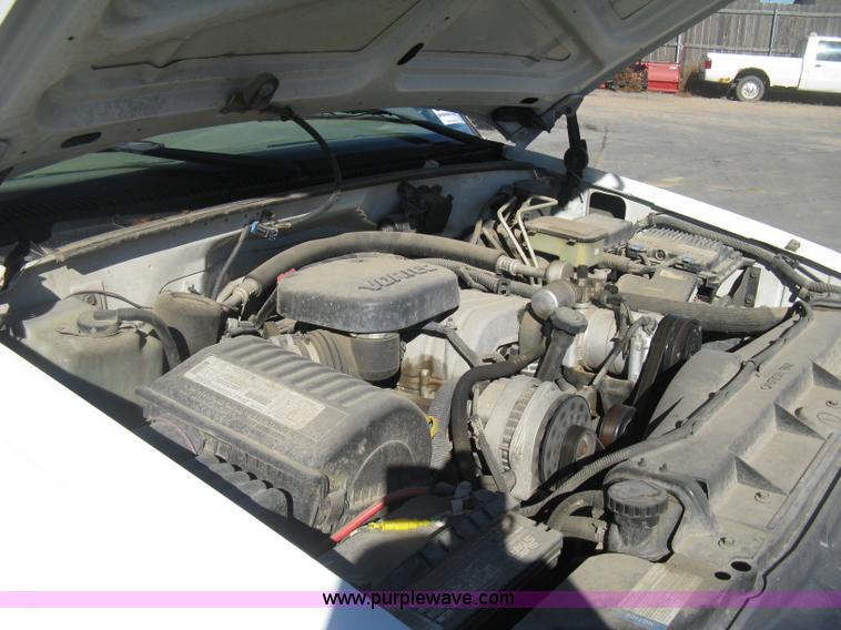 image for item H4338 1999 Chevrolet 3500 utility truck