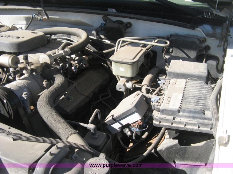 image for item H4338 1999 Chevrolet 3500 utility truck