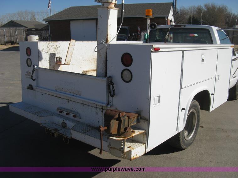image for item H4338 1999 Chevrolet 3500 utility truck