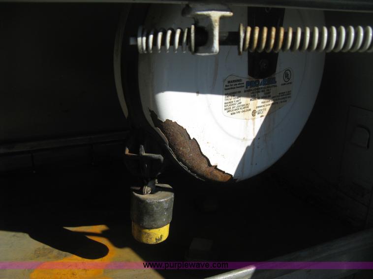 image for item H4338 1999 Chevrolet 3500 utility truck