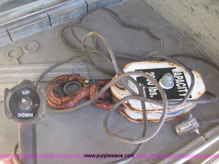 image for item H4338 1999 Chevrolet 3500 utility truck