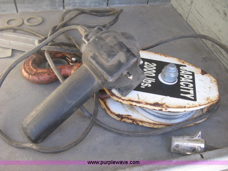 image for item H4338 1999 Chevrolet 3500 utility truck