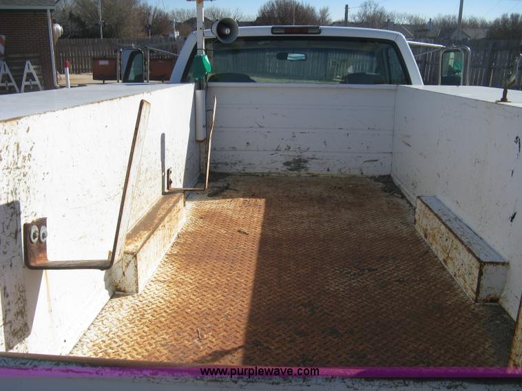 image for item H4338 1999 Chevrolet 3500 utility truck