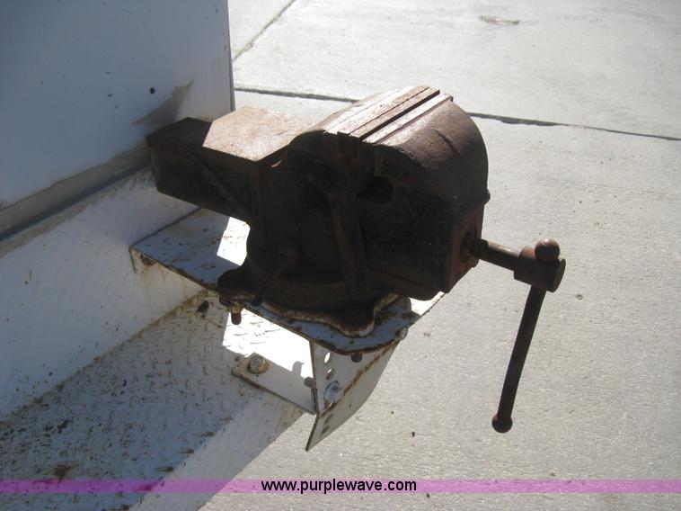 image for item H4338 1999 Chevrolet 3500 utility truck