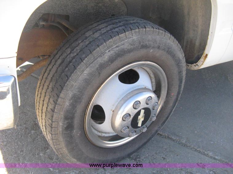 image for item H4338 1999 Chevrolet 3500 utility truck