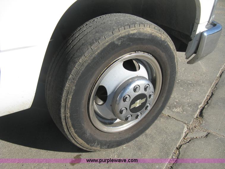image for item H4338 1999 Chevrolet 3500 utility truck