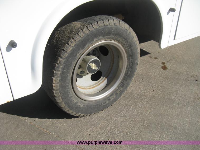 image for item H4338 1999 Chevrolet 3500 utility truck