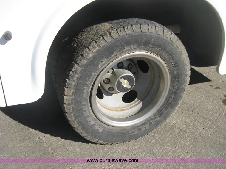 image for item H4338 1999 Chevrolet 3500 utility truck