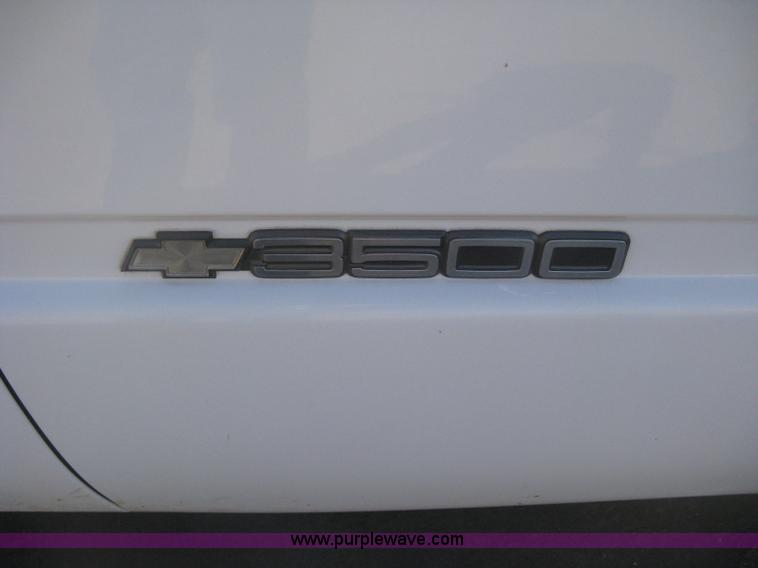 image for item H4338 1999 Chevrolet 3500 utility truck