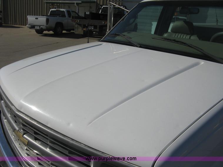 image for item H4338 1999 Chevrolet 3500 utility truck