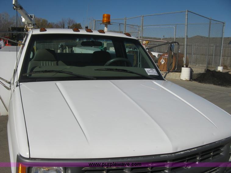 image for item H4338 1999 Chevrolet 3500 utility truck