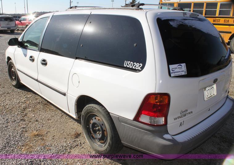 image for item H7251 2001 Ford Windstar LX van