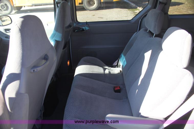image for item H7251 2001 Ford Windstar LX van