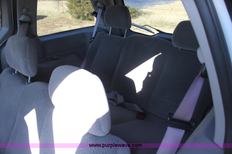 image for item H7251 2001 Ford Windstar LX van