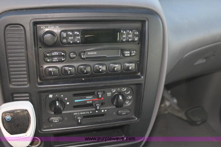 image for item H7251 2001 Ford Windstar LX van