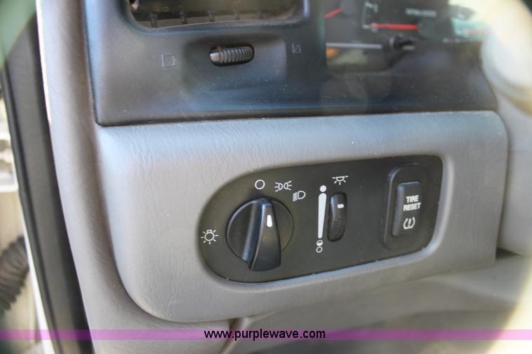 image for item H7251 2001 Ford Windstar LX van