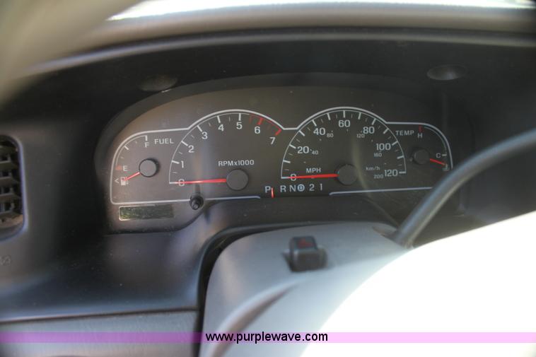 image for item H7251 2001 Ford Windstar LX van