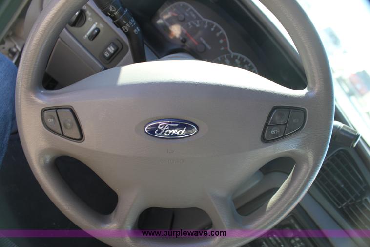 image for item H7251 2001 Ford Windstar LX van