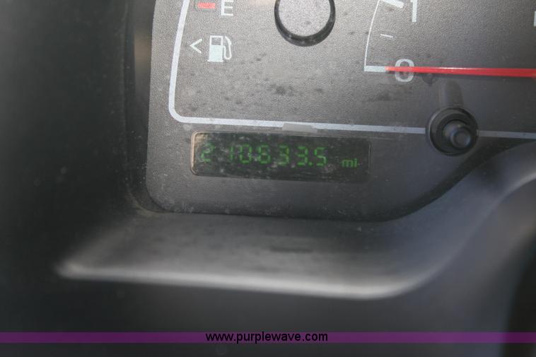 image for item H7251 2001 Ford Windstar LX van