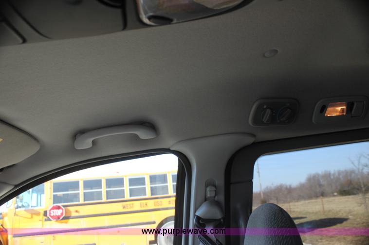 image for item H7251 2001 Ford Windstar LX van