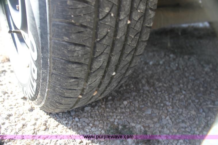 image for item H7251 2001 Ford Windstar LX van