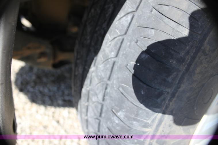 image for item H7251 2001 Ford Windstar LX van