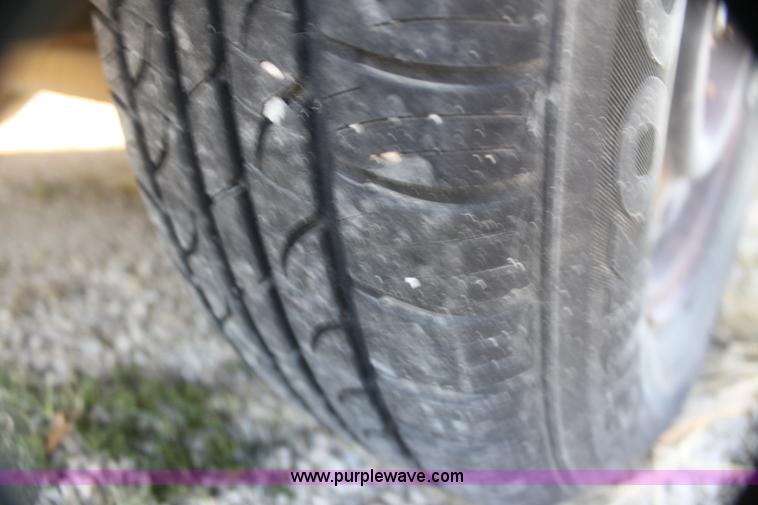 image for item H7251 2001 Ford Windstar LX van