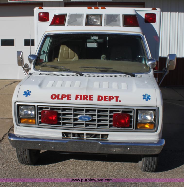 image for item H7286 1985 Ford Econoline E350 ambulance