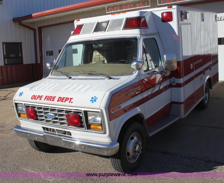 image for item H7286 1985 Ford Econoline E350 ambulance