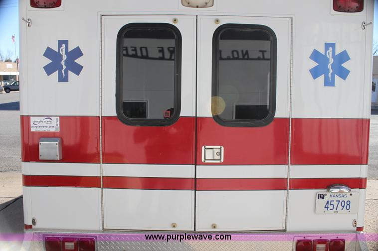 image for item H7286 1985 Ford Econoline E350 ambulance