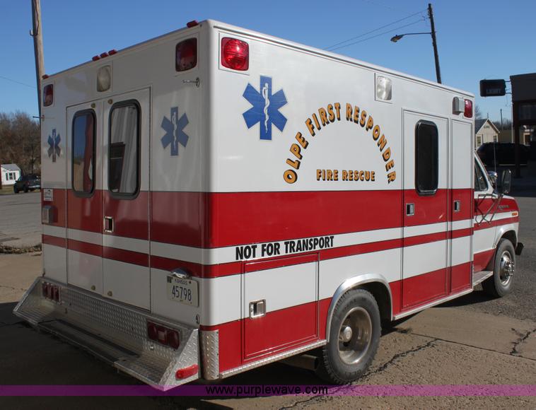 image for item H7286 1985 Ford Econoline E350 ambulance