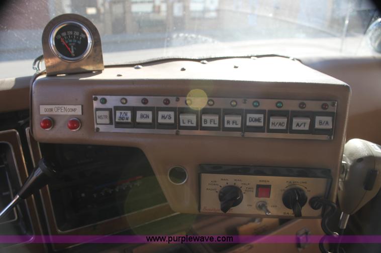 image for item H7286 1985 Ford Econoline E350 ambulance