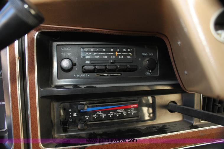 image for item H7286 1985 Ford Econoline E350 ambulance