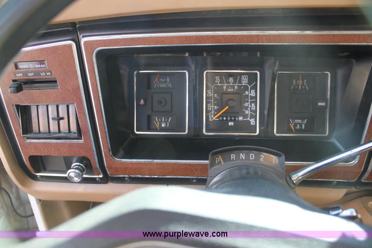 image for item H7286 1985 Ford Econoline E350 ambulance