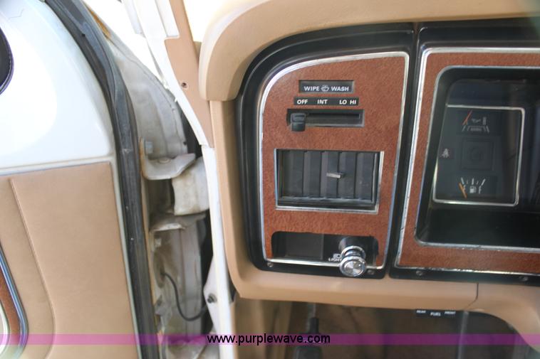 image for item H7286 1985 Ford Econoline E350 ambulance