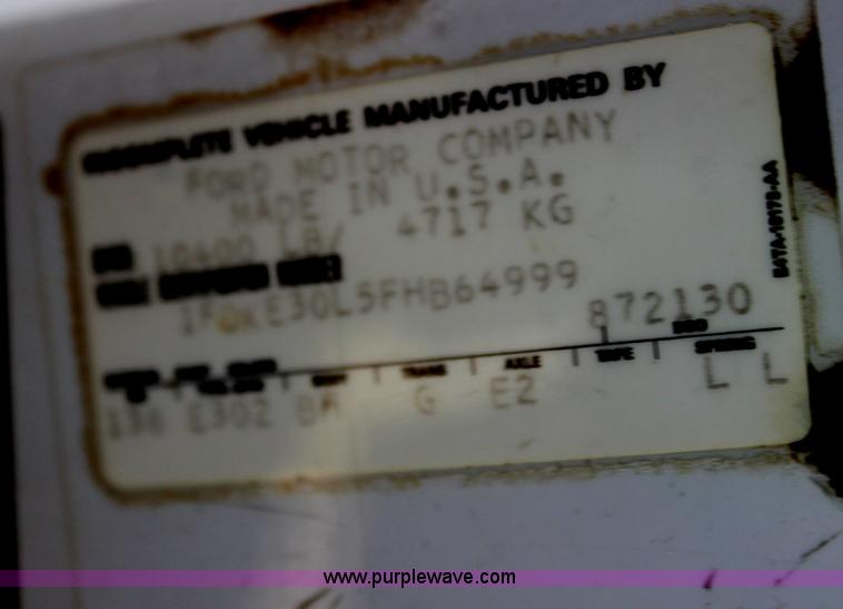 image for item H7286 1985 Ford Econoline E350 ambulance