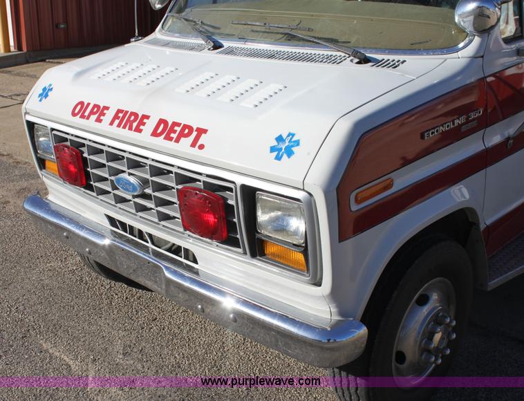 image for item H7286 1985 Ford Econoline E350 ambulance