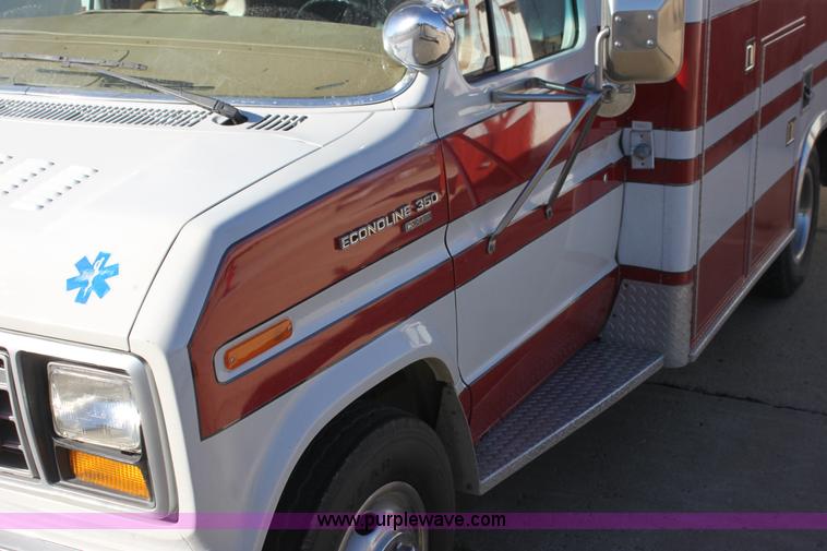 image for item H7286 1985 Ford Econoline E350 ambulance