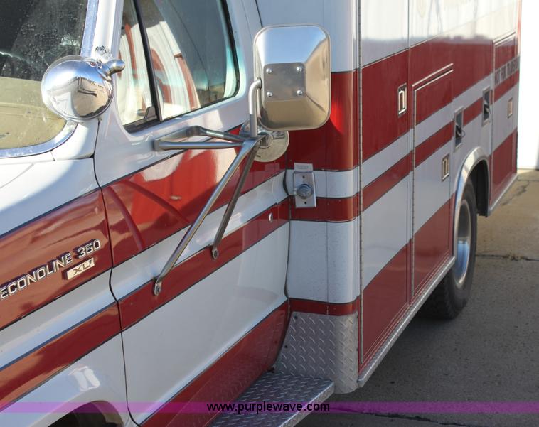 image for item H7286 1985 Ford Econoline E350 ambulance