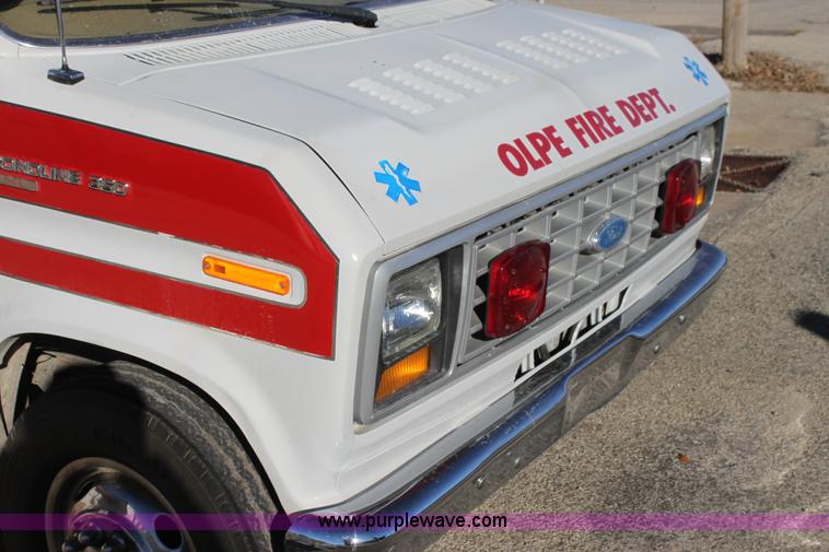 image for item H7286 1985 Ford Econoline E350 ambulance