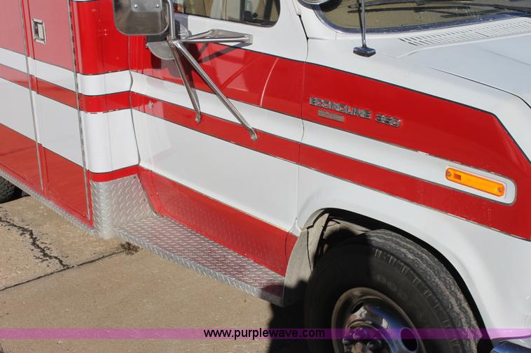 image for item H7286 1985 Ford Econoline E350 ambulance