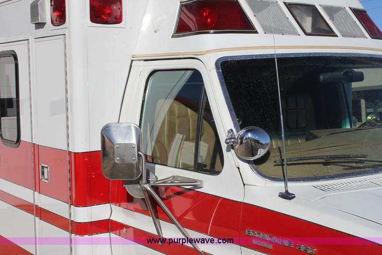 image for item H7286 1985 Ford Econoline E350 ambulance