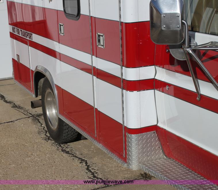 image for item H7286 1985 Ford Econoline E350 ambulance