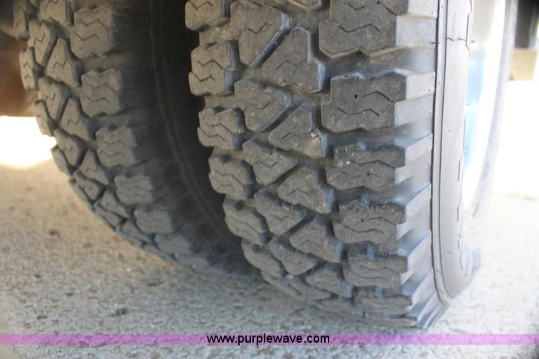 image for item H7286 1985 Ford Econoline E350 ambulance